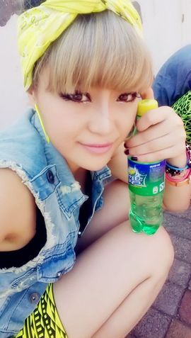 日韩高冷丶黛妮主播照片