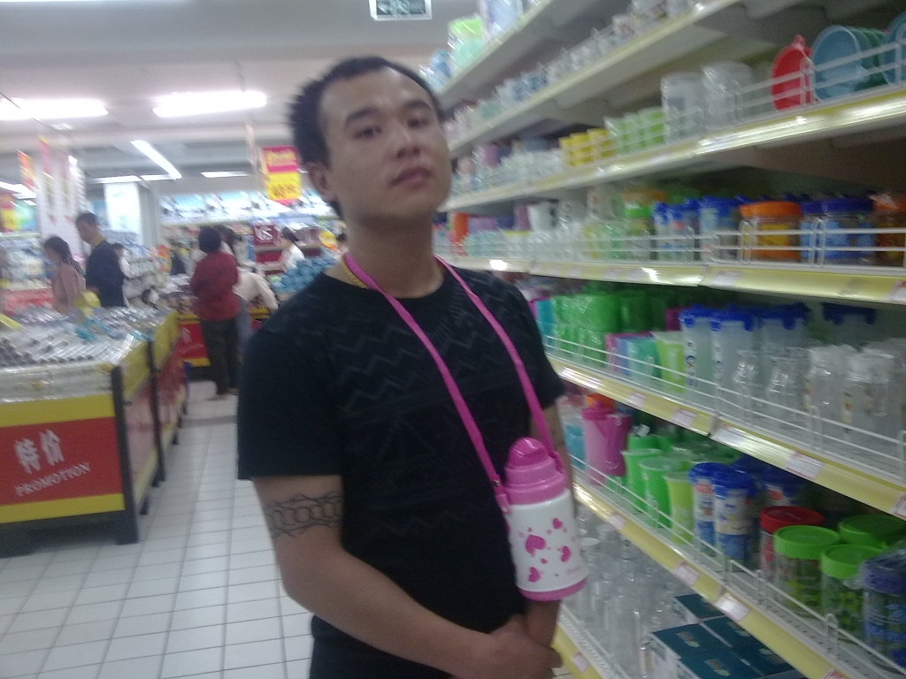 游戏人间强的主播照片
