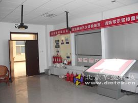 华堂多媒体专家主播照片