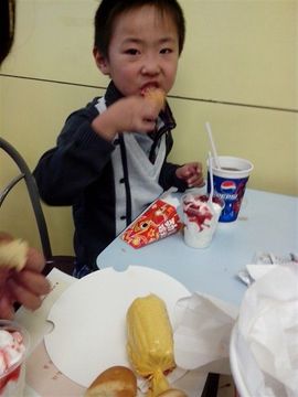 LOVE依鑫宝宝主播照片