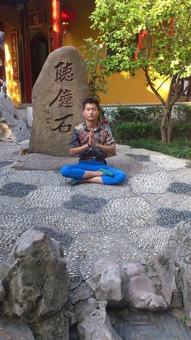 新潮家族直播间主播照片