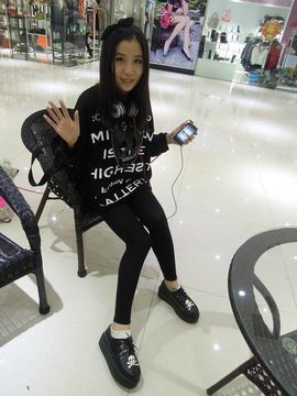 可爱丹儿主播照片
