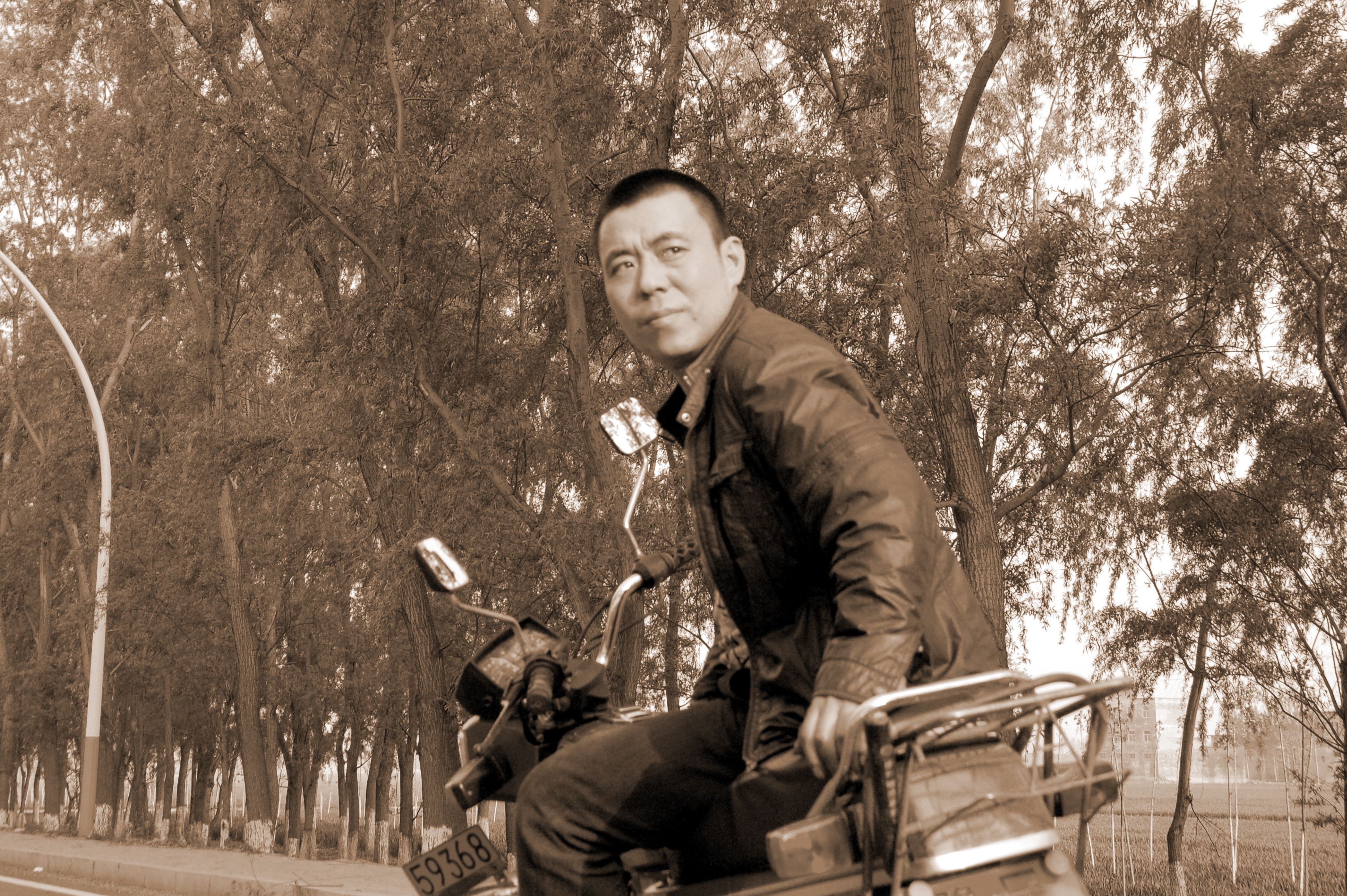 等你试婚纱的主播照片