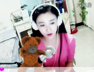 六间房美女主播夏目七直播间互动