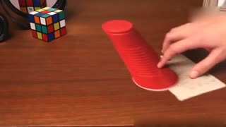 其实这张桌子上只有一件东西是真实的