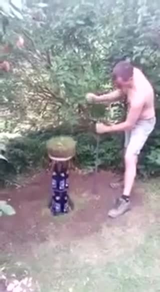 老婆不让喝酒咋办？看机智男子如何藏酒