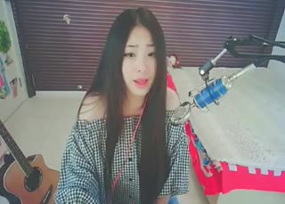 行《走在冷风中》~飘散的踩碎的都是梦~