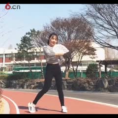清新美少女表演的中国风舞蹈