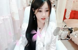 美女一曲《神武笑春风》陪你闯网游江湖