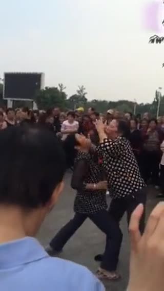 迪斯科不死，青春不灭……夜场女王重出江湖，搅起广场舞坛一片血雨腥风。