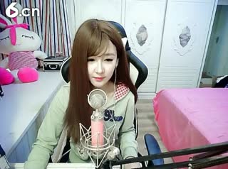 六间房性感主播久美互动直播中