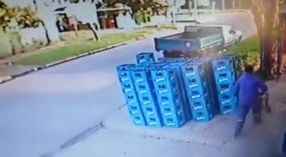这得赔多少钱……全摔碎了