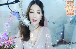 看那《东南西北风》吹着不同的脸孔~