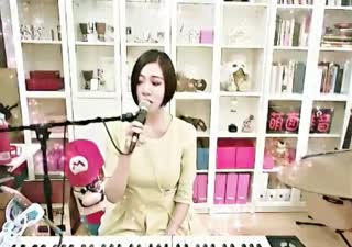 这是一首简单的《小情歌》~唱着人们心肠的曲折