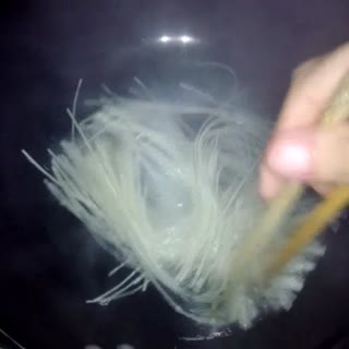 香菇肉丝面。我做的都是比较大众化的口味。比较简单。做的不好。轻喷。。