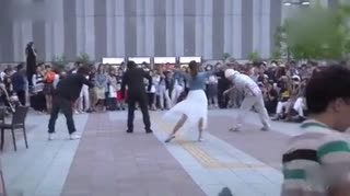 日本街头快闪惊喜求婚，创意超赞！