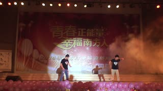 什么？这是机器人？不不不，是南方IT学院的机械舞