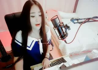 长发mm翻唱《爱的主打歌》~嗓音真好~