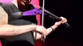 颜值高的小哥连小提琴都能驾驭