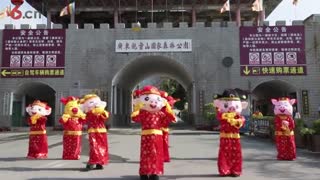 超燃的舞蹈《人猿泰山》，八只小猪亮相观音山