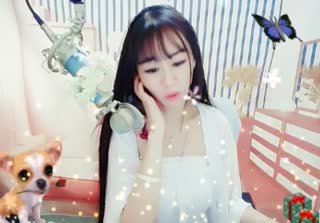 我一个人在雨里~有谁知道我在等你~