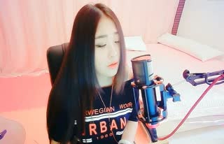 我不愿放弃却要故意默默允许~我答应自己《绝口不提爱你》~