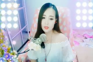 恬静美女为你深情唱粤语歌