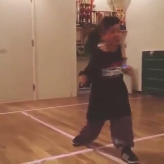 学跳舞 要从娃娃做起