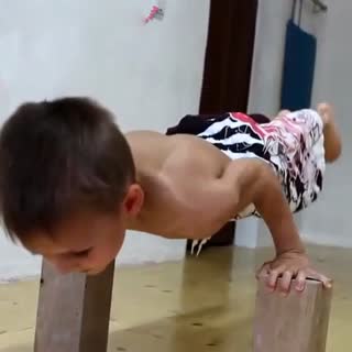进击的肌肉男