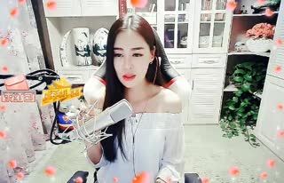 这个漂亮的主播《想你了》