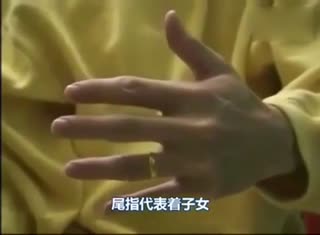 结婚戒指带在无名指上，小伙伴们知道原因吗？看完这段视频，心里暖暖的