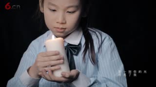 10岁李雨桐深情翻唱《追光者》我已经听哭了！
