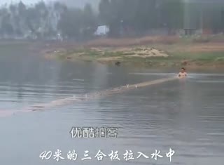 少林绝技“水上飘”释理亮成功挑战新纪录40米