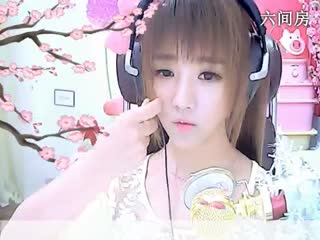 六间房美女主播小鱼儿秀唱剩女的诱惑视频