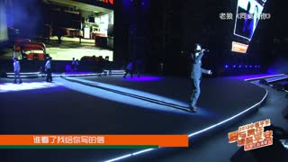 【经典高清】老狼现身重庆 平安公益唱响回忆