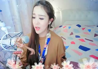 眼神憔悴脆弱~用《烟熏妆》来盖过~