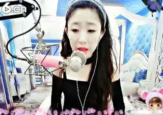 六间房美女主播╰❤小妖精💜╮秀唱视频