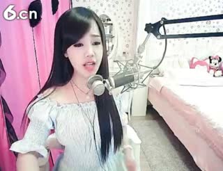 六间房美女主播╰⋛泡沫ღ寒兮⋚╯ 秀唱直播