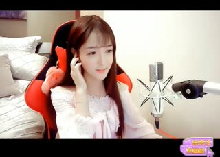 主播太美，忍不住要看如《飞蛾扑火》