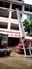 房屋装修可以选择高空运输材料云梯车，也叫搬家车