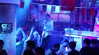 艺点娱乐 (学员毕业后酒吧演出视频) 音乐培训 歌手培训 酒吧歌手培训