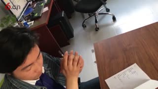 小伙不服气攒钱学英语，不顾身体劳累打12份工，从屌丝变土豪