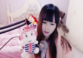 可爱小涵翻唱《我的唇吻不到我爱的人》~