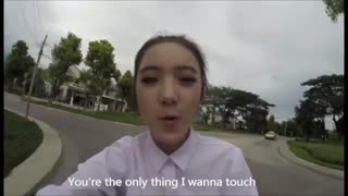 德泰混血小美女