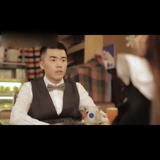 美女上演制服诱惑