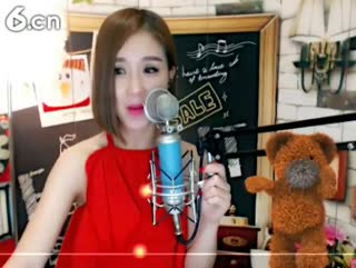 甜美主播秀唱《要抱抱》，萌化全场~