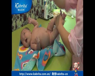 给宝宝换尿布 佳贝艾特来教您