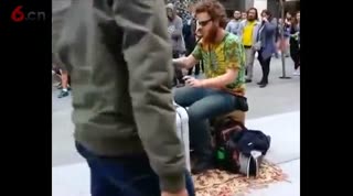 一双拖鞋，一个箱子，一堆水管也能奏乐