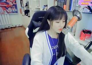 《预谋》了很久不过是想分手~何不直截了当的说出口~