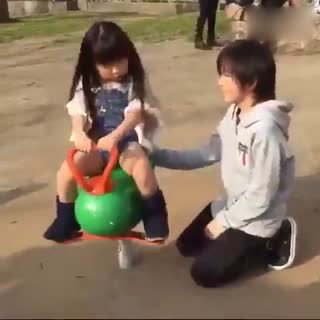 老爸拍下一对兄妹的日常有这么好的哥哥还要男朋友干嘛
